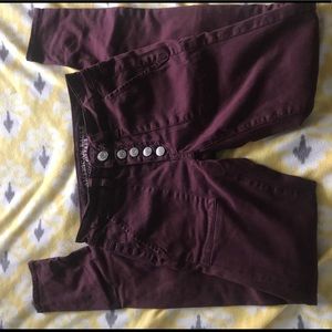 Cute American Eagle burgundy skinnies!